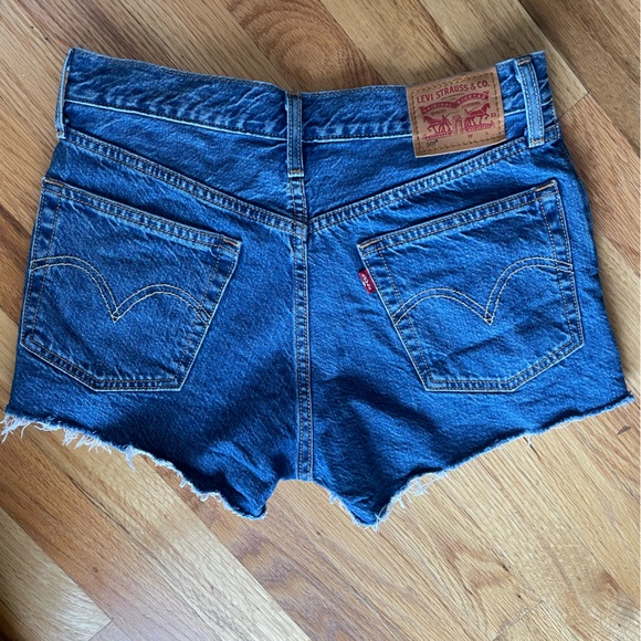 LEVI’s 501® ORIGINAL HIGH RISE WOMEN'S SHORTS size 26 - Picture 3 of 5